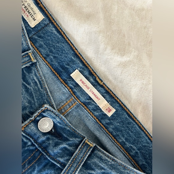 Levi’s Ribcage Straight Ankle Jeans size 28 - Picture 5 of 6